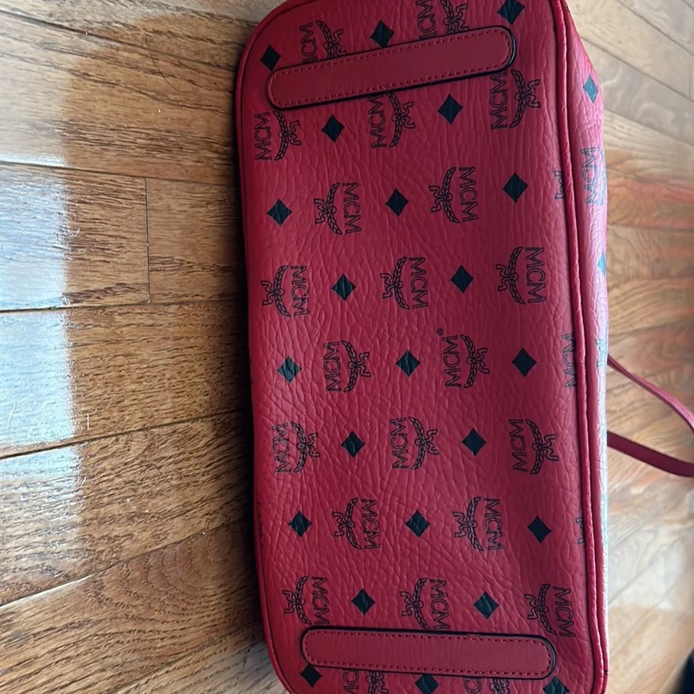 Authentic MCM Visetos Reversible Liz Red - Picture 3 of 6